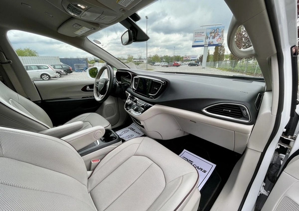 Chrysler Pacifica cena 139900 przebieg: 120000, rok produkcji 2020 z Krosno małe 704